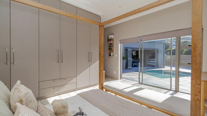 6 Bedroom Property for Sale in Outeniqua Strand Western Cape